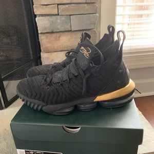 Lebron 16 (I’m king)